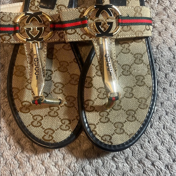 Gucci Tan and Black Logo Sandals. Size 38. - Picture 2 of 11